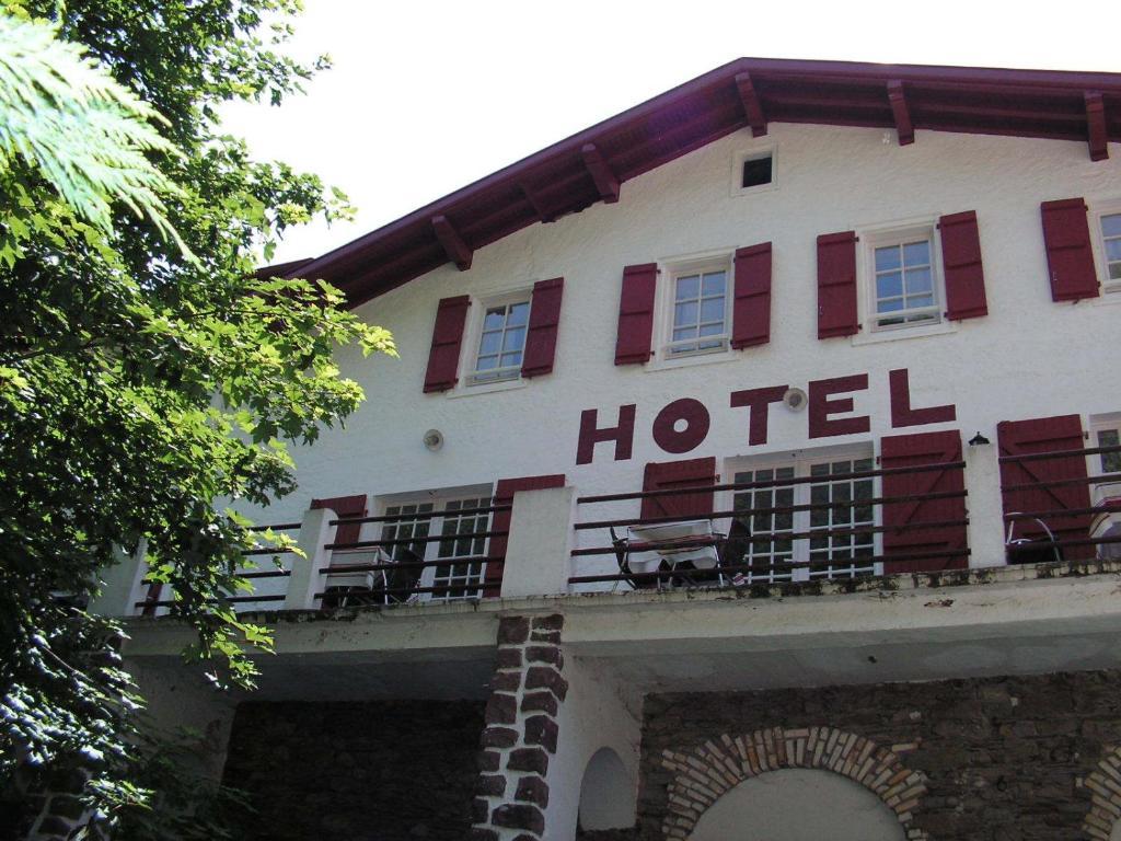 Hotel Le Clementenia Arneguy Exterior photo