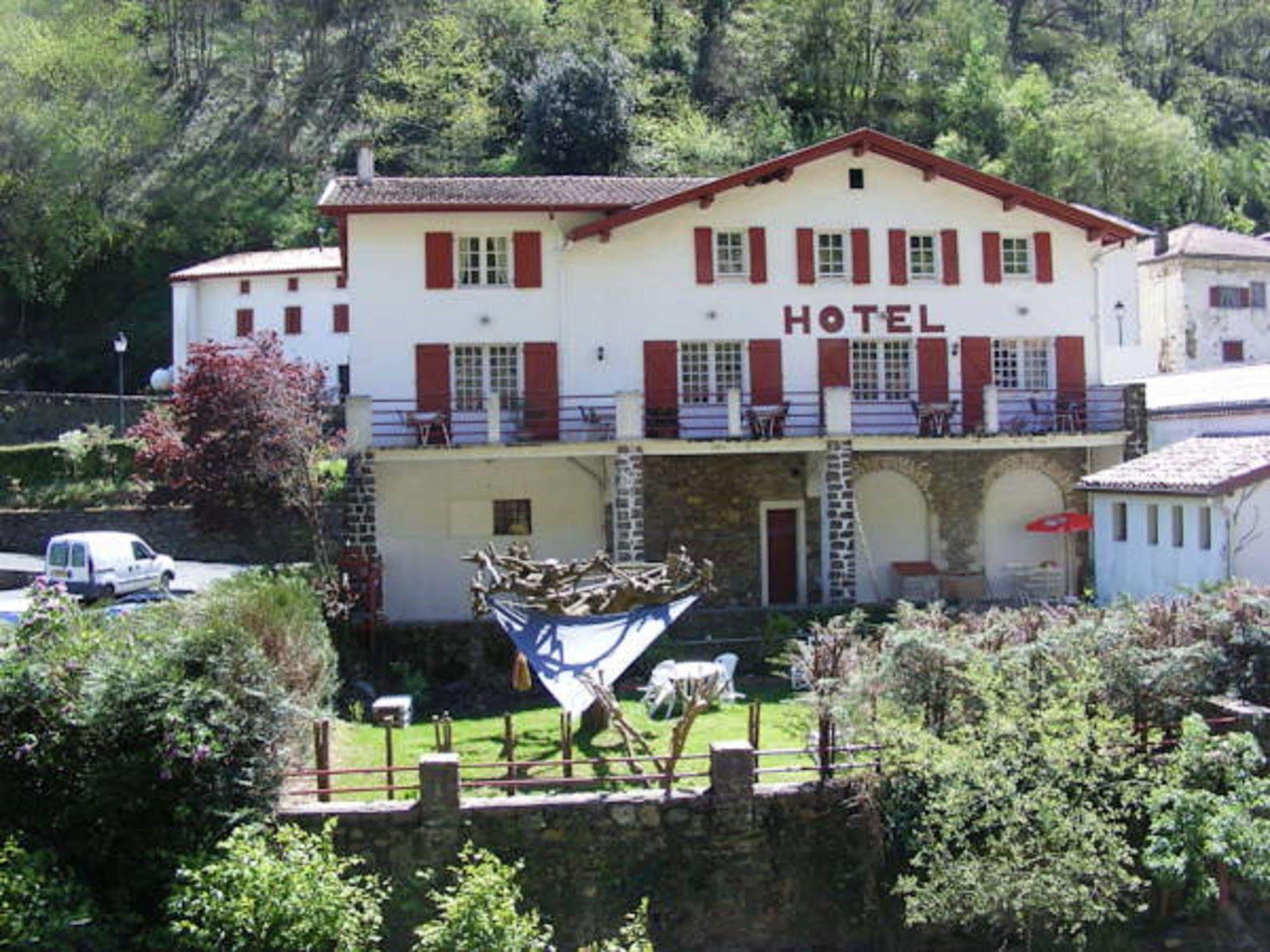 Hotel Le Clementenia Arneguy Exterior photo