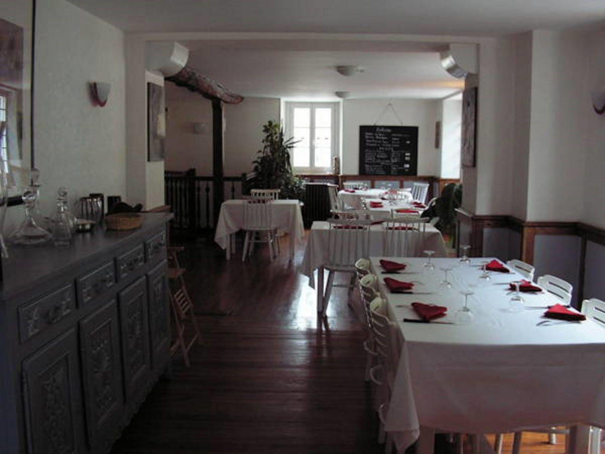 Hotel Le Clementenia Arneguy Exterior photo
